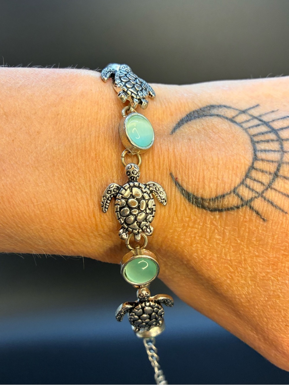 Silver toned Turtle Link Bracelet with Seafoam Green glass